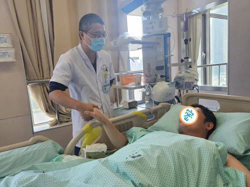 男子将重症孩子从南昌转运到上海